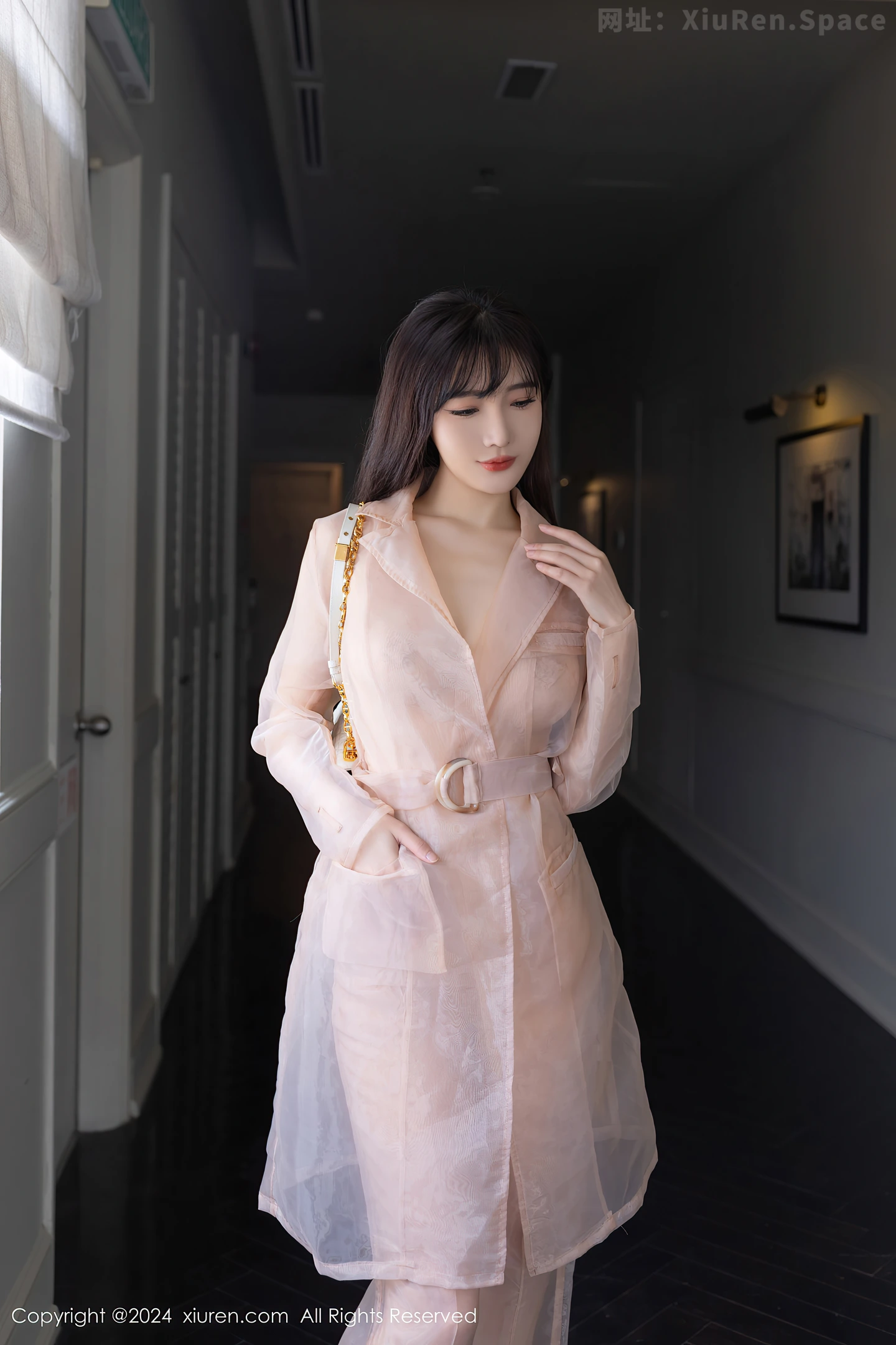 图片[3]-[XiuRen秀人网]VOL.8509 模特陆萱萱私房性感浅粉色透视西装半脱秀曼妙身材迷人诱惑写真80P-秀人网官方网站